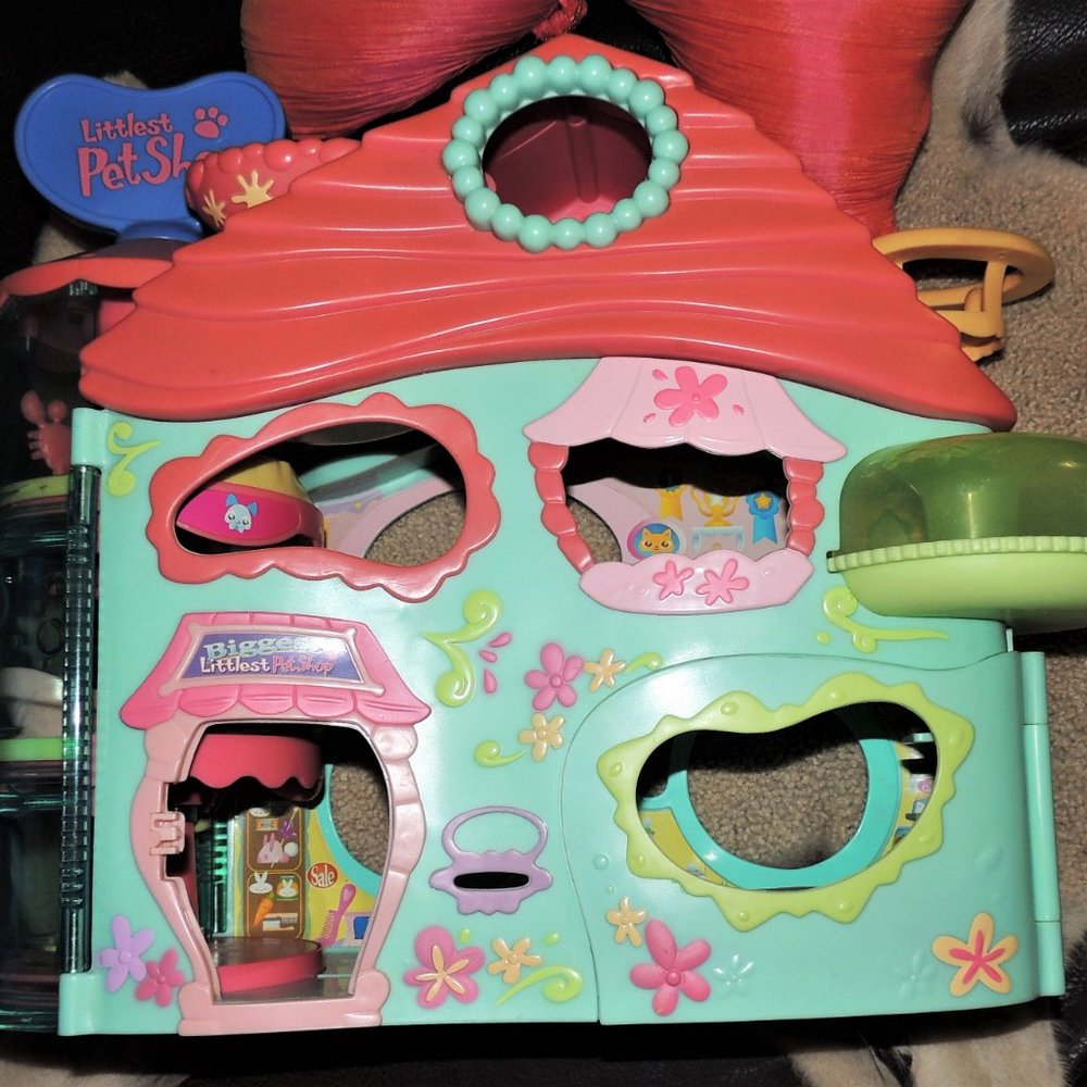 "Biggest Littlest Pet Shop" Playset w/pets